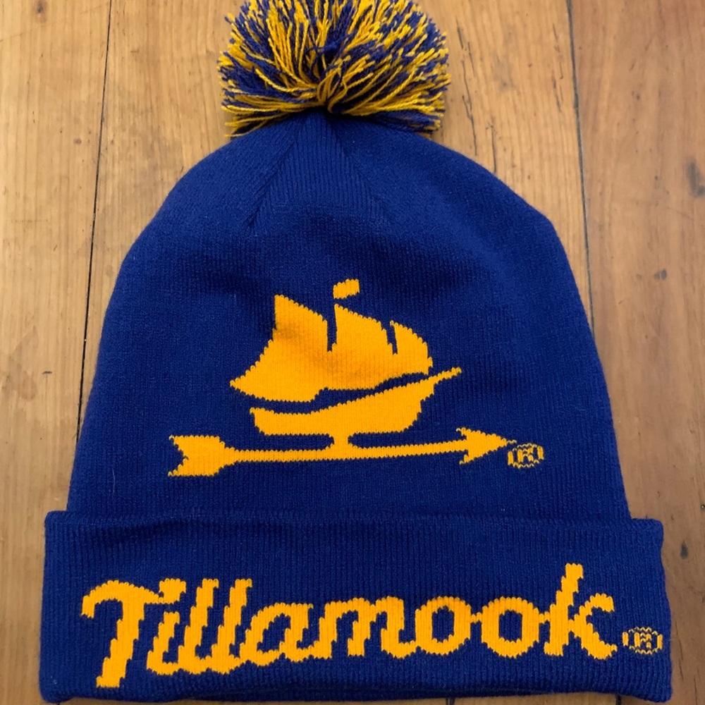 Beanie hat with pompom
